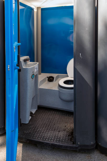 Best Best portable toilet rental  in Hiawatha, KS