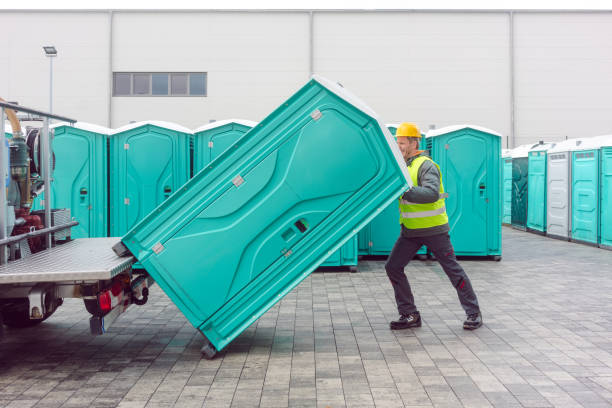 Best Portable bathroom rental  in Hiawatha, KS