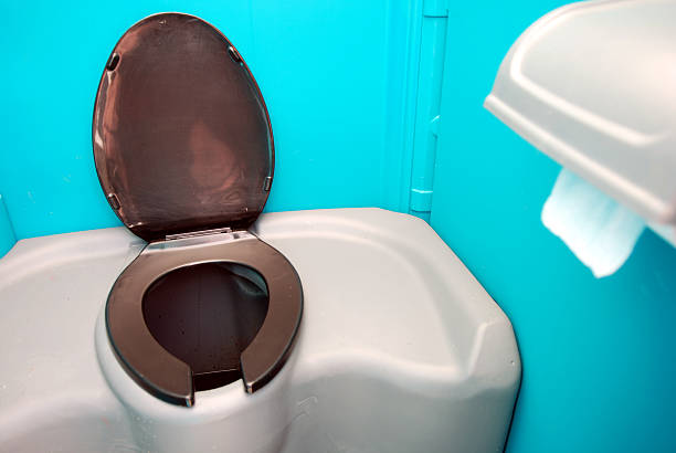 Best Portable restroom trailer rental  in Hiawatha, KS